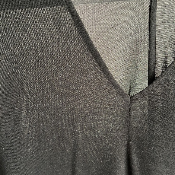 Vince. Long Sleeve V Neck Top - Picture 4 of 6